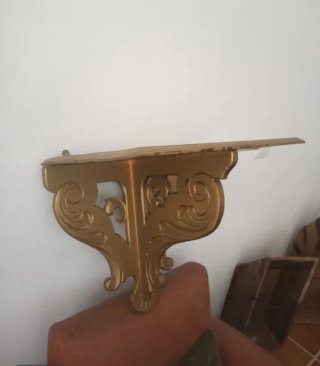 Ménsula, Repisa antigua de pared de madera tallada