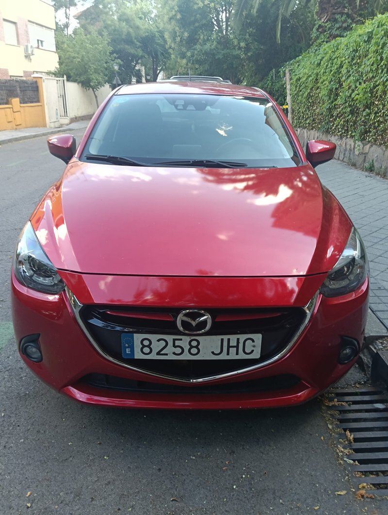 Mazda 2 2015 Rojo en perfecto estado - foto 1