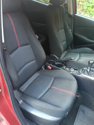 Mazda 2 2015 Rojo en perfecto estado