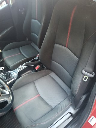 Mazda 2 2015 Rojo en perfecto estado