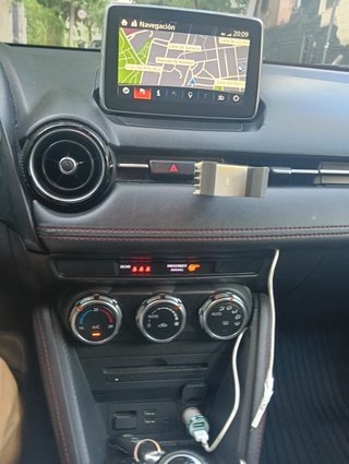 Mazda 2 2015 Rojo en perfecto estado