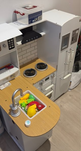 Cocina de madera montada a mano en buen estado