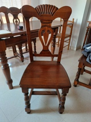 Mesa salón madera antigua con sillas