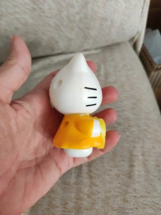 Hello Kitty con guitarra