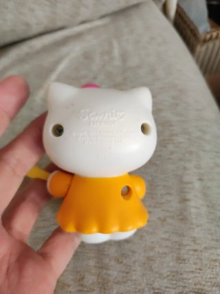 Hello Kitty con guitarra