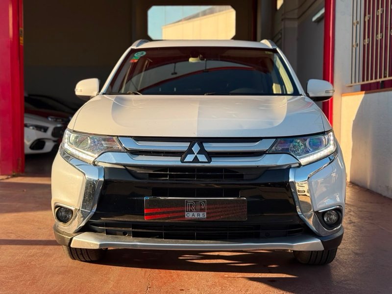 Mitsubishi Outlander 220 DI-D Motion 4WD 2016, foto 2