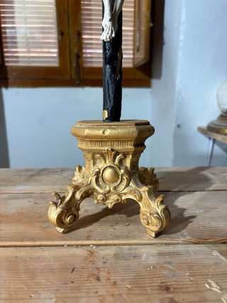 Crucifijo de sobremesa dorado