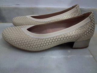Zapatos Pitillos Beige/Oro Talla 38