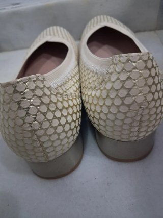 Zapatos Pitillos Beige/Oro Talla 38