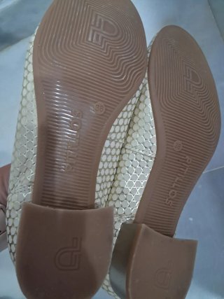 Zapatos Pitillos Beige/Oro Talla 38
