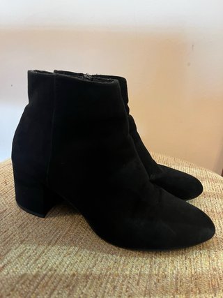Botines negros con poco tacón