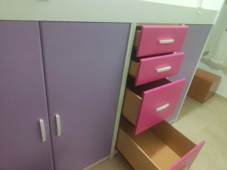 Habitación infantil modular morada y rosa