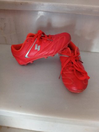 Botas de fútbol tacos rojas Talla 30