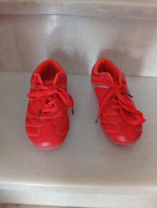 Botas de fútbol tacos rojas Talla 30