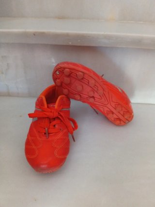 Botas de fútbol tacos rojas Talla 30