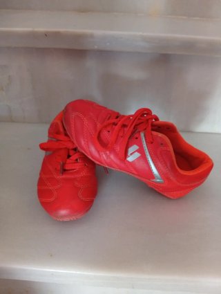 Botas de fútbol tacos rojas Talla 30