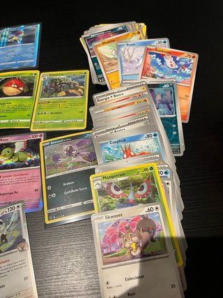 139 Cartas Pokémon + Lata Mega Charizard + 2 RR