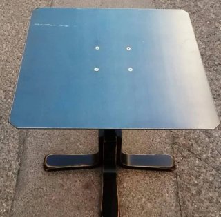 Mesita auxiliar estilo industrial
