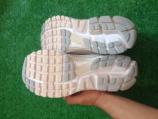 Zapatillas Nike Zoom Vomero 5 Talla 44.5