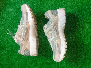 Zapatillas Nike Zoom Vomero 5 Talla 44.5