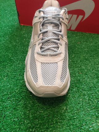 Zapatillas Nike Zoom Vomero 5 Talla 44.5