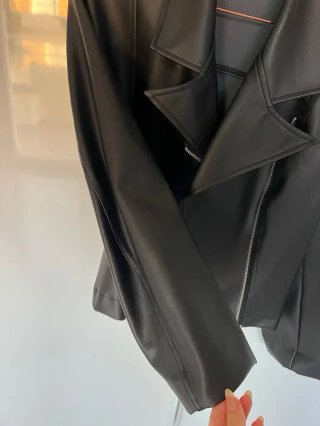 Chaqueta Polipiel Negra | Talla L | Buen Estado