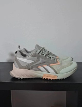 Zapatillas Reebok grises y rosas