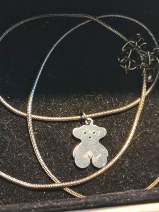 Collar con colgante de oso