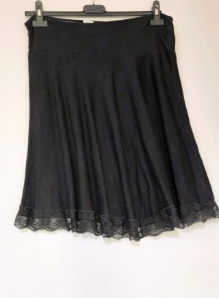 Falda negra M/L 3 eur!