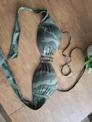 Top bikini Oysho Talla M Camuflaje