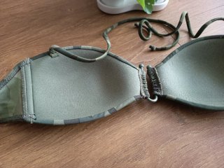 Top bikini Oysho Talla M Camuflaje