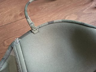Top bikini Oysho Talla M Camuflaje