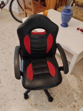 Mesa escritorio y silla gaming
