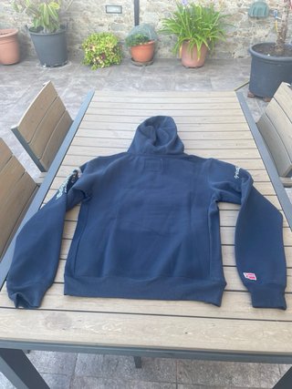 Sudadera Geographical Norway de color azul marino.