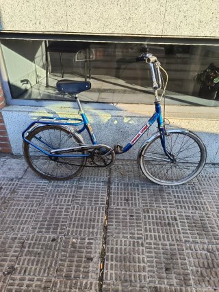 Bicicleta de paseo azul