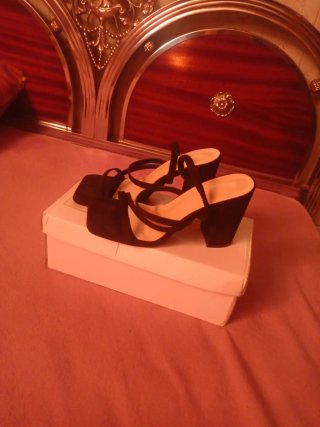 Sandalias de tacón negras para mujer