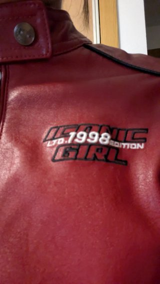 Chaqueta de cuero roja