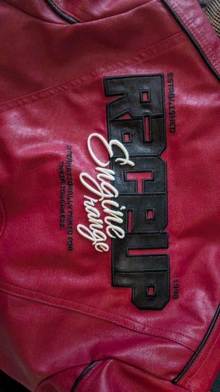 Chaqueta de cuero roja