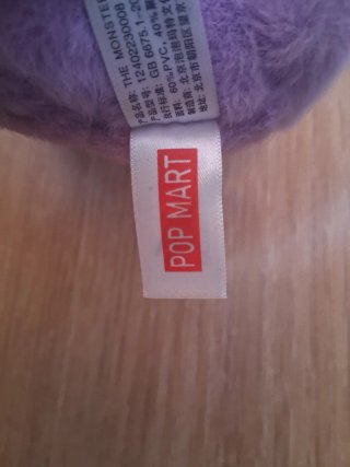 Labubu raro peluche morado con Starbucks