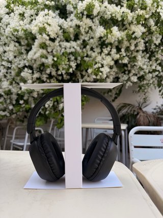 Cascos Inalámbricos Bluetooth Negros y Blancos