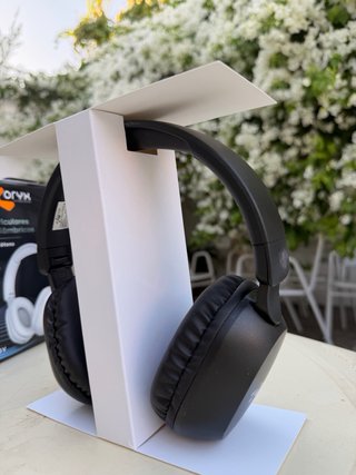 Cascos Inalámbricos Bluetooth Negros y Blancos