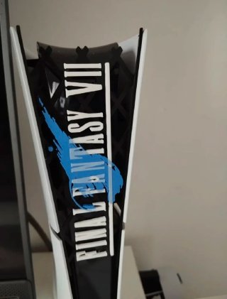 Placa frontal PS5 final fantasy VII