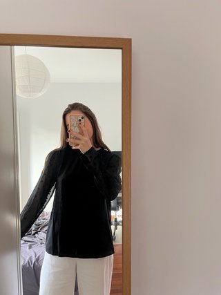 Camisa/Blusa negra mangas plumetti Kiabi