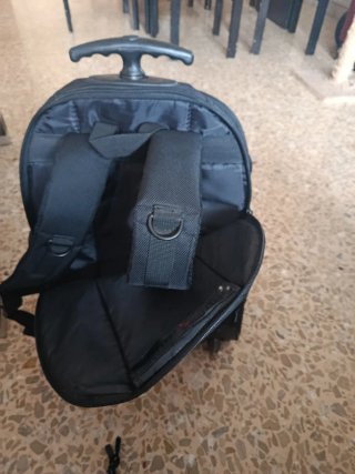 Vendo mochila negra