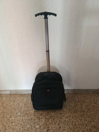 Vendo mochila negra