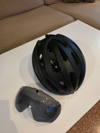 Casco Bicicleta o Patinete Eléctrico con visera