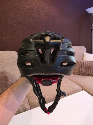 Casco Bicicleta o Patinete Eléctrico con visera