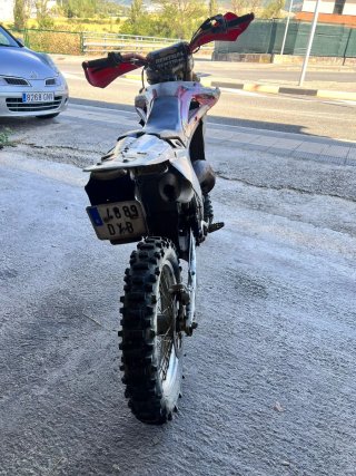 Moto Husqvarna de 125cc 2 tiempos, matriculada