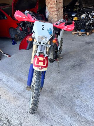 Moto Husqvarna de 125cc 2 tiempos, matriculada