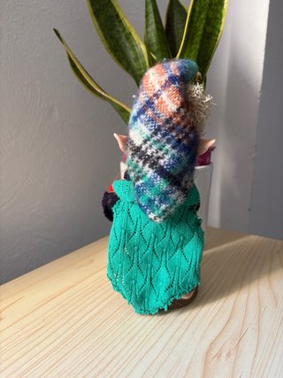Duende de la fortuna hecho a mano, porcelana fria,